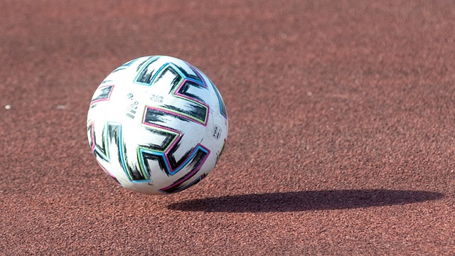 则是年轻一 则是年轻一